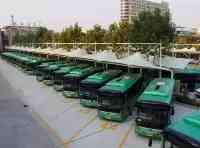 鄭州近百輛純電動公交車閒置？市民：車門貼著封條，看起來停運已久