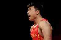 絕境逆轉！湖南伢子諶利軍拿下67公斤級舉重金牌冠軍