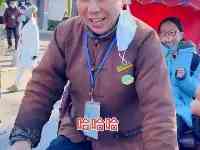 64歲馮鞏成冬奧運志願者！在北京街頭蹬三輪，零下5度仍堅持工作