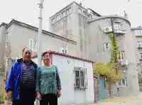 2012年，山東3代人居住日軍炮樓50年，因牆太厚，花10年裝上暖氣