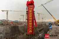重大進展！重慶江北國際機場T3B航站樓首節鋼柱順利吊裝