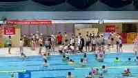 湖南丨男童在游泳館裏溺水昏迷，臉色蒼白、呼吸微弱，體育老師當場救人！