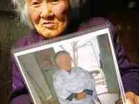 陝西89歲老太一直沒戶口，在臨終拿出一張照片，才揭露她的真實身份