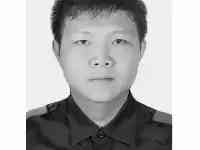 海南萬寧27歲輔警淩晨倒下，父親的話讓人淚崩……
