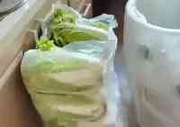 陝西西安：女子囤200斤白菜醃酸菜，如今秒變疫情“最富的人”！