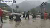 甘肅天水强降雨致民房被淹9人被困消防部門緊急救援