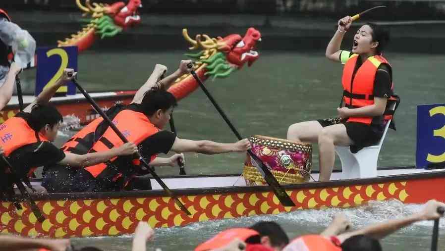 中國龍舟公開賽（上海·普陀站）上週末在蘇州河上開槳.jpeg