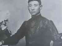 他被稱為雲南王，抗戰勝利後被蔣介石耍了，後來起義