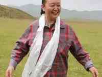 雷菊芳：甘肅最低調的女富豪，身價百億，出門衣著很樸素