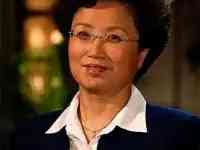 她是“美女省長”，28歲任團省委書記，50歲任省長，今年65歲
