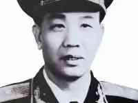 1955年，新疆軍區陞級為大軍區，司令員是中將，副司令中有比特上將