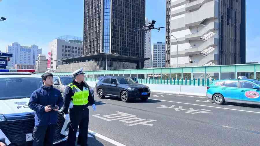 交警使用無人機巡查路况。資料圖片.jpeg