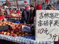 直擊｜北京回龍觀“網紅早市”：果蔬撮堆兒賣，年味兒漸濃