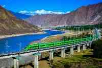 中國又一超級工程，5600米巨大山峰，修建拉林鐵路，難度超乎想像