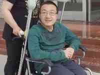 4年前，甘肅“求帶母上清華”的輪椅學霸魏祥，現狀如何？